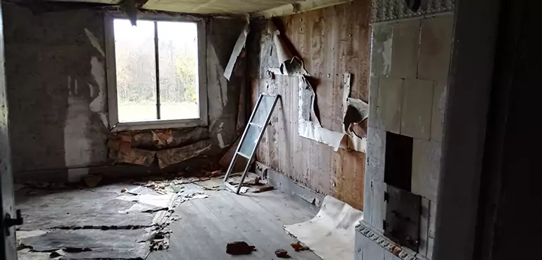 Why Selling a Distressed House Through Traditional Methods Fails in Colorado Springs